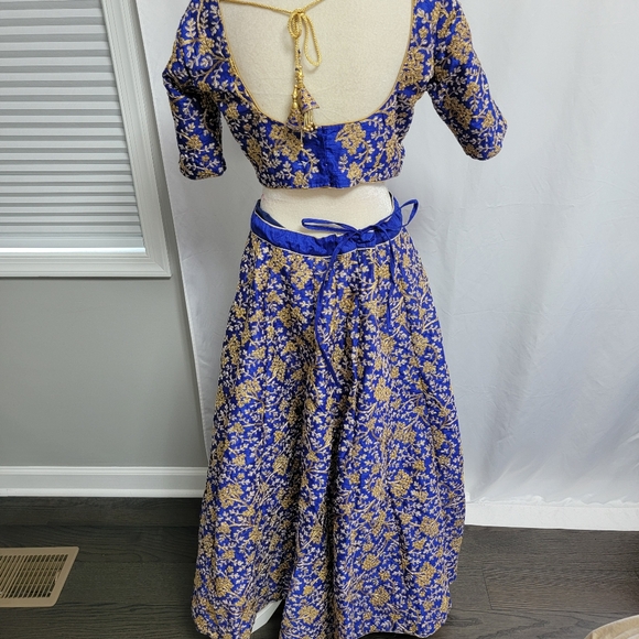 Blue, white, and gold flower lehenga - Picture 8 of 11